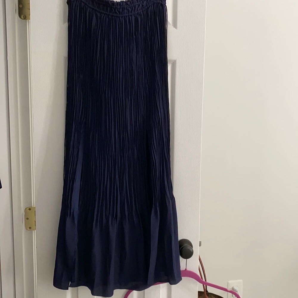 Club monaco long skirt Size 4. Navy